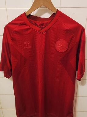 Hummel Men’s Red Performance Soccer Shirt